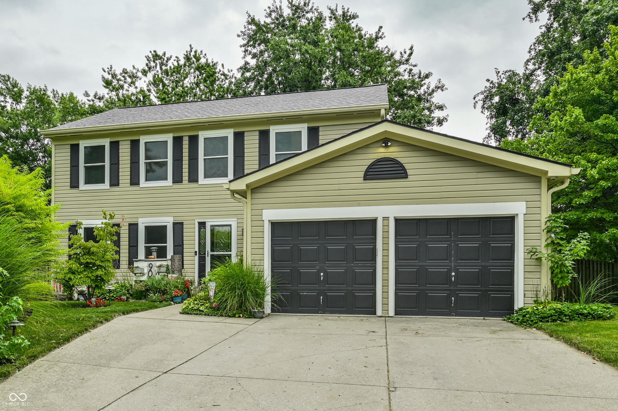 909 Farmview Lane